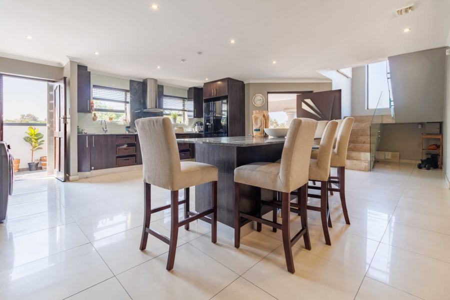4 Bedroom Property for Sale in Flamingo Vlei Western Cape